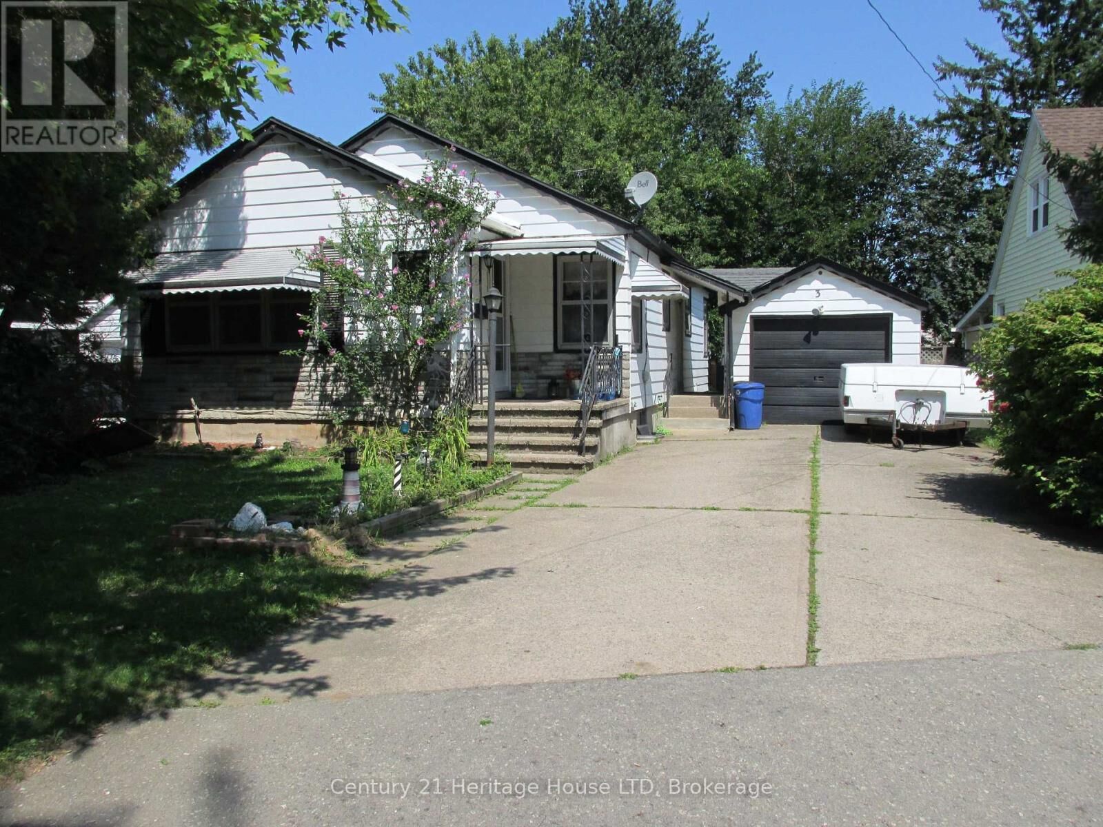 Property Photo: 3 Melba Road ON L2M 4P5