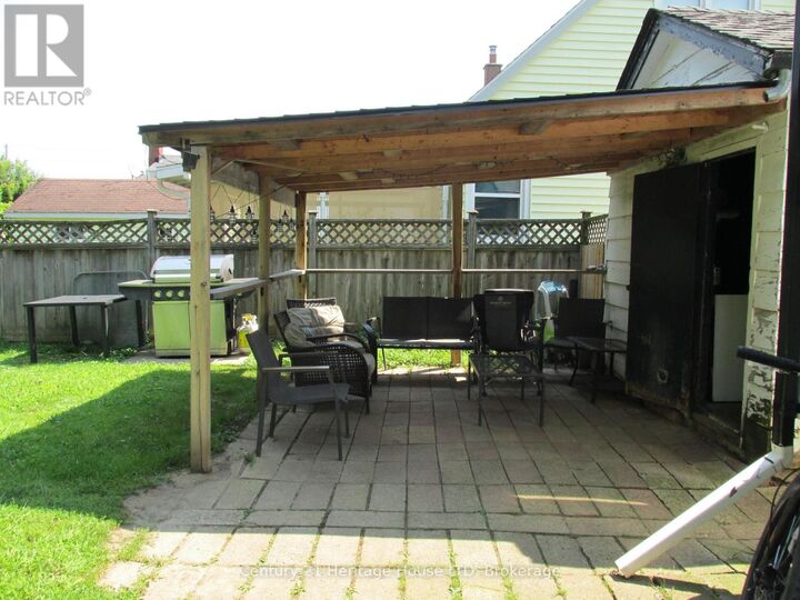 Photo de la propriété:  3 Melba Road  ON L2M 4P5 