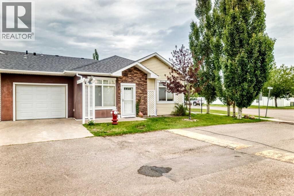 Property Photo: 201 Sunvale Crescent Northeast AB T1V 0E8