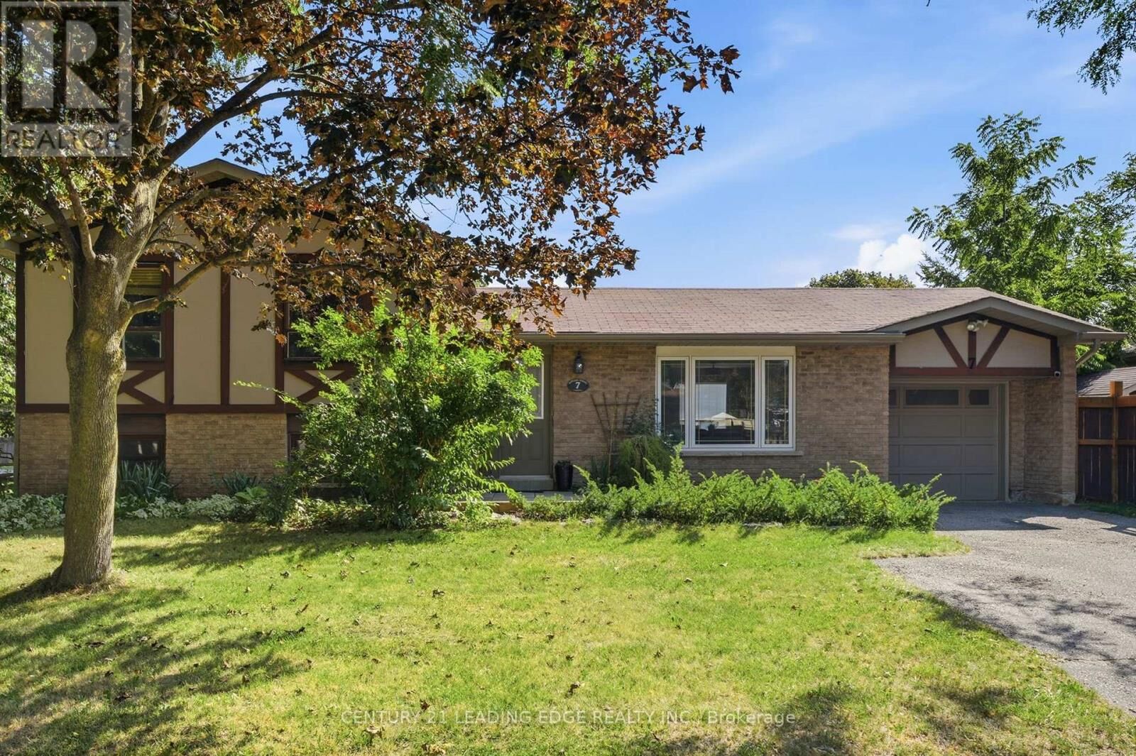 Property Photo: 7 Dawson Street ON L1N 6B3