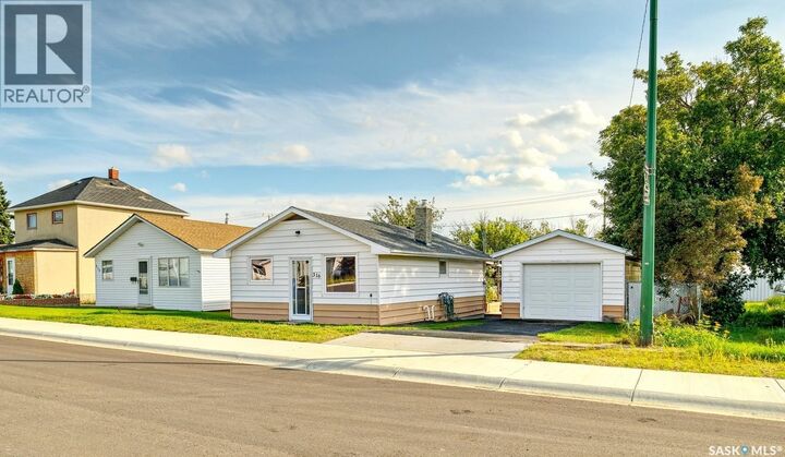Property Photo: 316 2nd Avenue W SK S0K 0M0