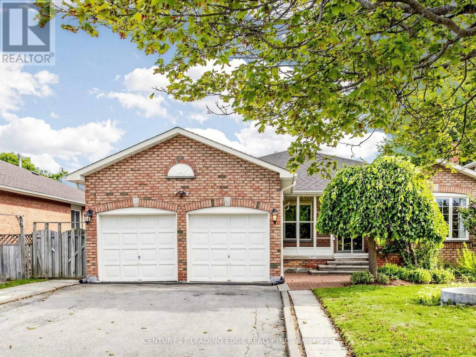 Property Photo: 9 Coates Crescent ON L4E 2M3