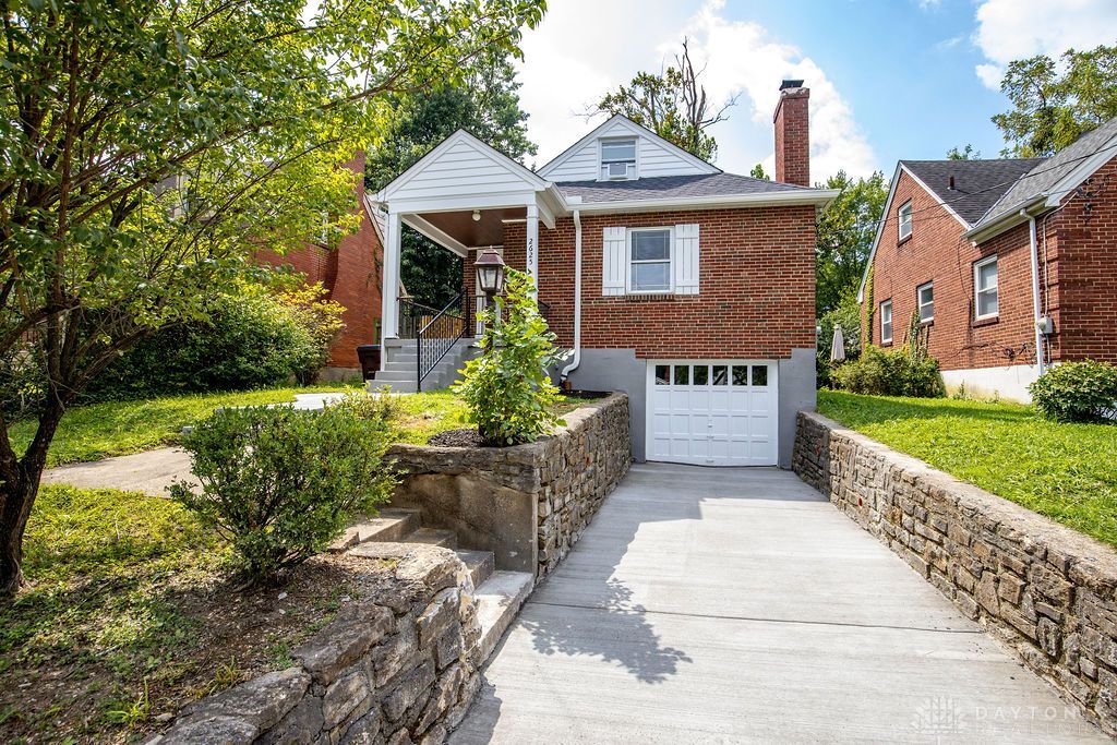 Property Photo:  2625 Saint Albans Avenue  OH 45237 