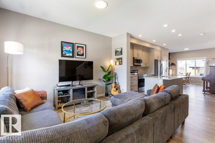 Property Photo:  7056 181 Avenue NW  AB T5Z 0V4 