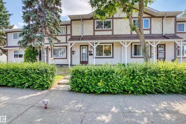 Property Photo: 117 Tudor Lane NW AB T6J 3T5