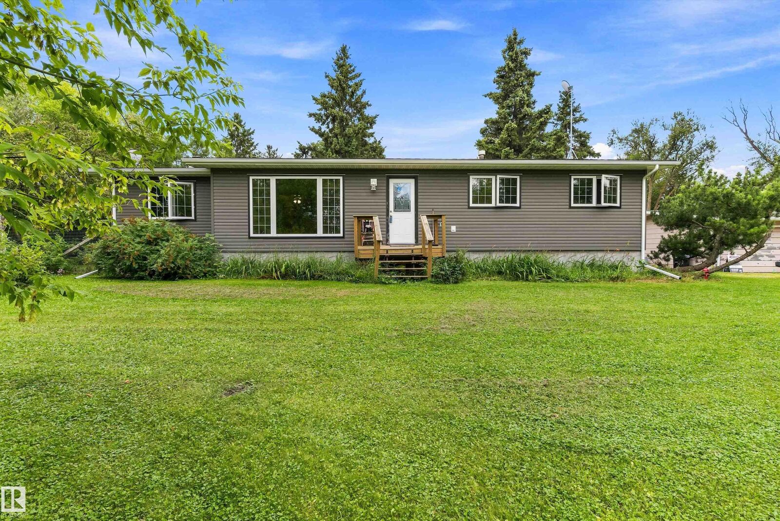 Property Photo:  53431 Rge Road 221 37  AB T8E 2K8 