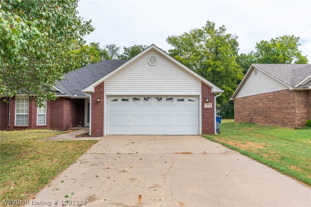 Property Photo: 623 Chateau Drive AR 72908