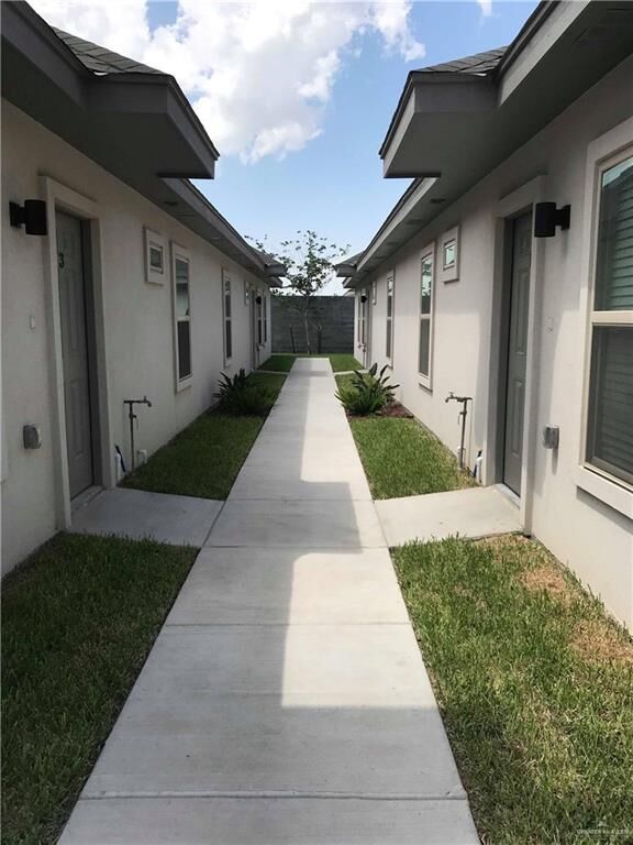 Property Photo:  905 E La Cantera Avenue 1  TX 78503 