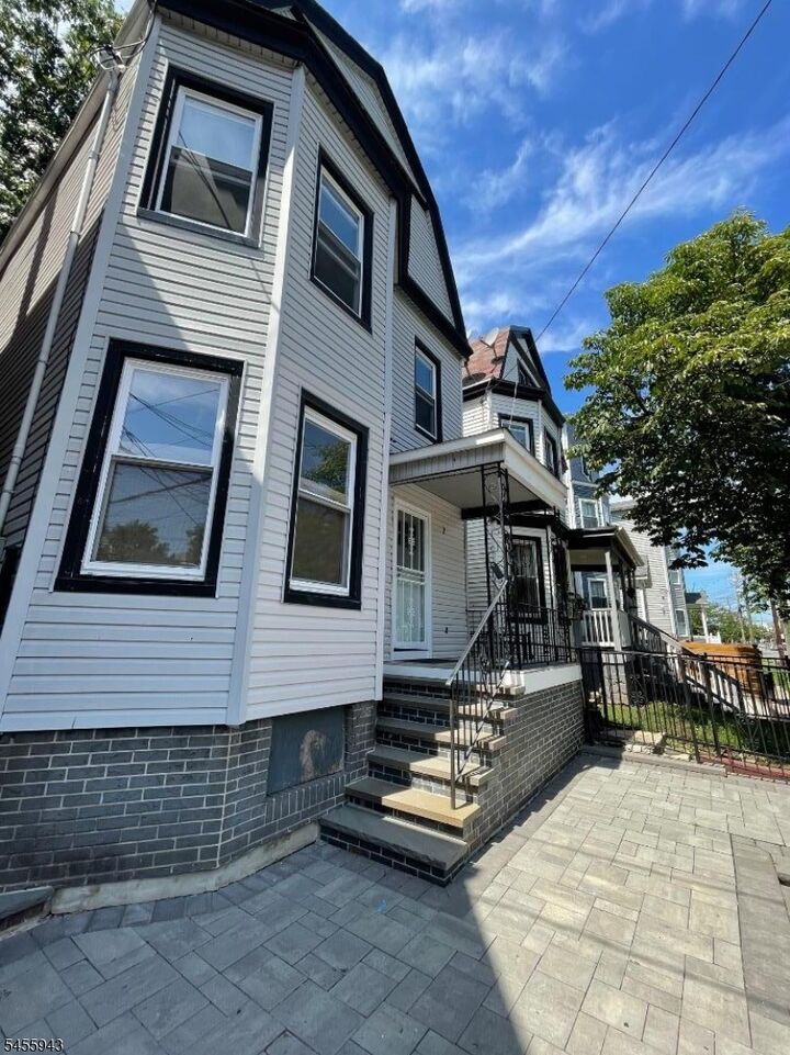 Property Photo:  823 S 14th St  NJ 07108 