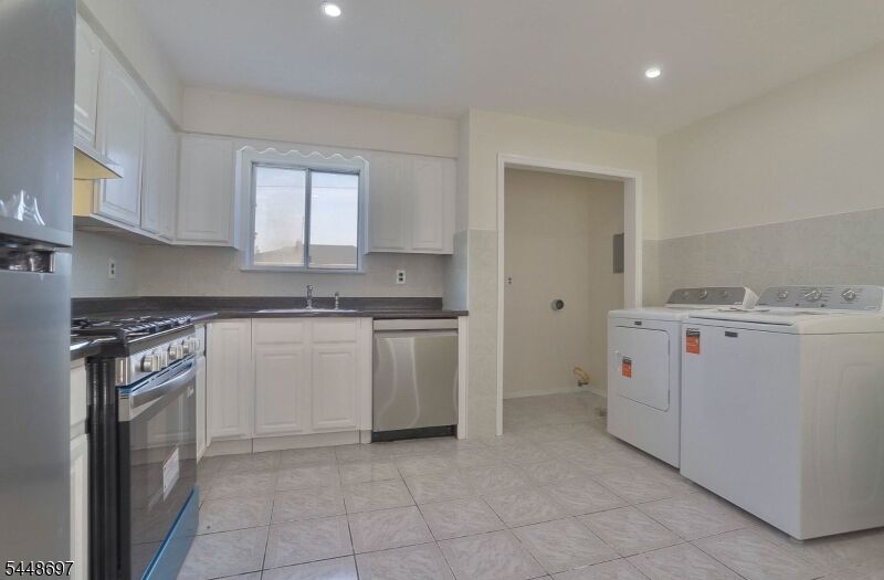 Property Photo: 220 Astoria Pl 2 NJ 07083