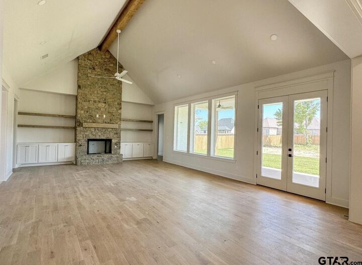 Property Photo: 419 Cromwell St TX 75757