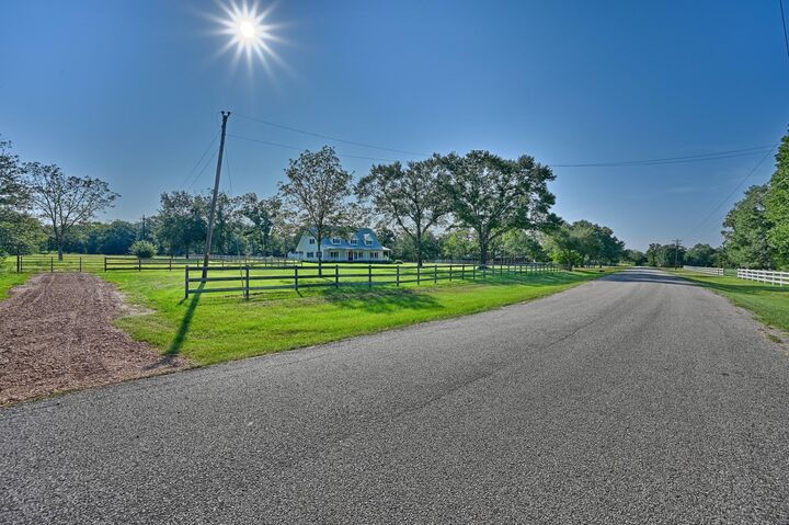 Property Photo:  609 Piney Creek Road  TX 77418 