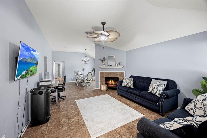 Property Photo:  5623 Cinnamon Lake Drive  TX 77521 