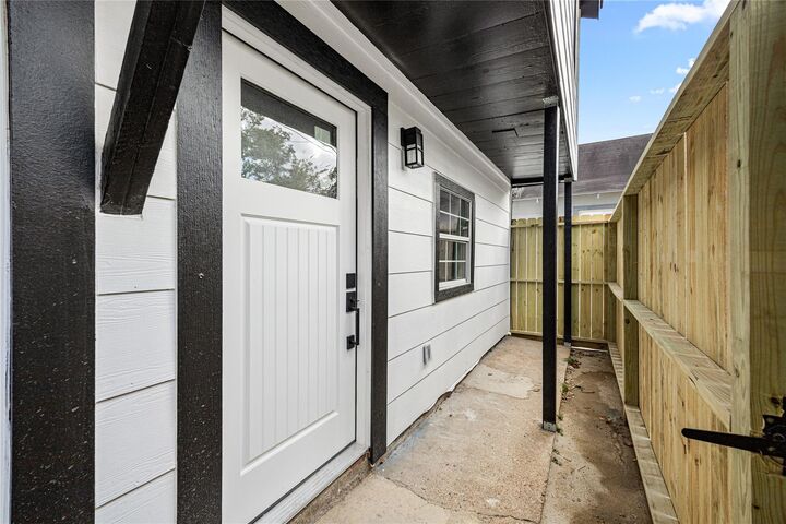 Property Photo: 3229 Holman Street 4 TX 77004