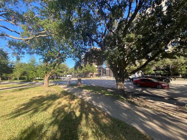 Property Photo: 7552 Main Street TX 77030