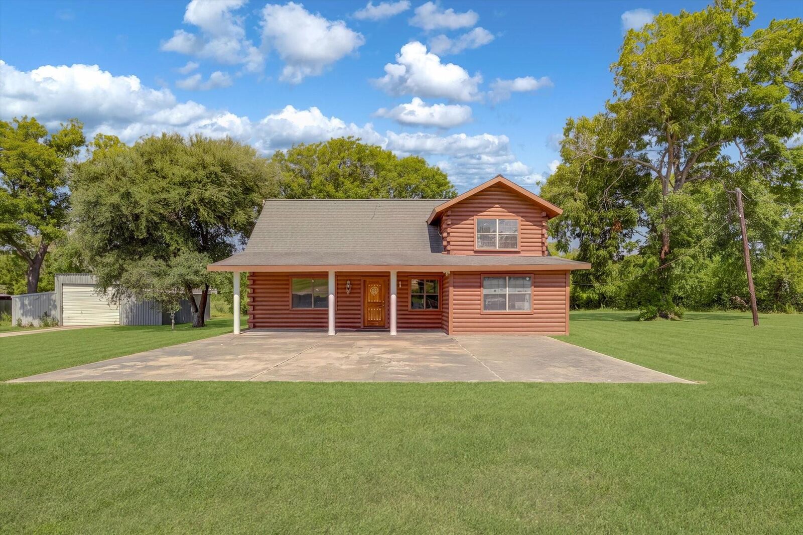 Property Photo:  319 Oakland Street  TX 77520 