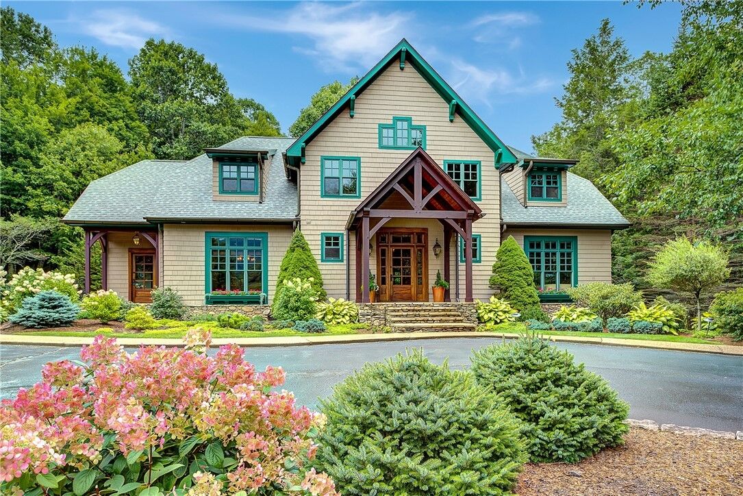 Property Photo:  201 Grandwood Lane  NC 28605 