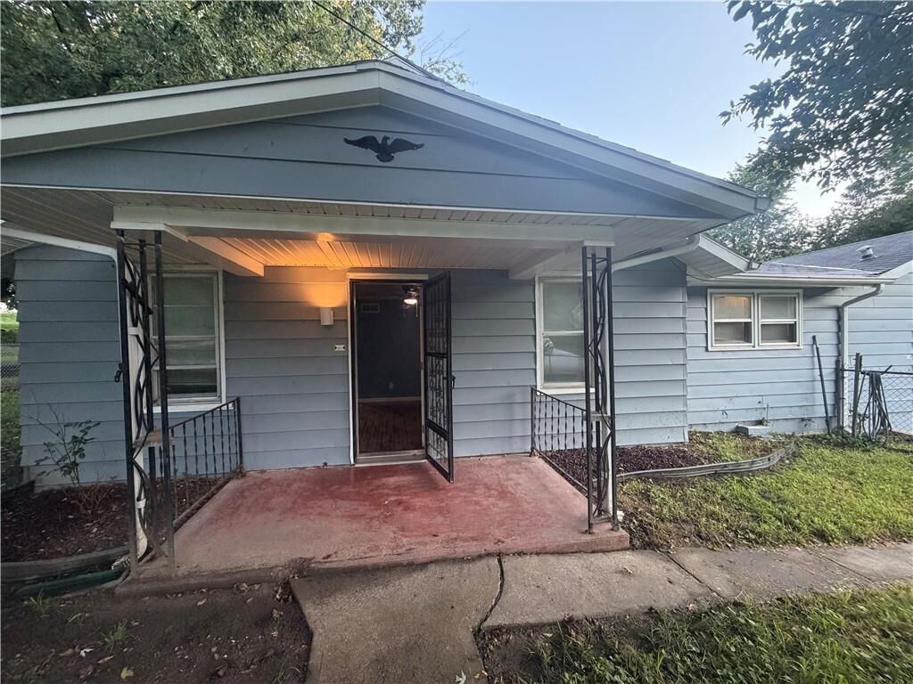 Property Photo:  1516 E Highland Avenue  MO 64505 