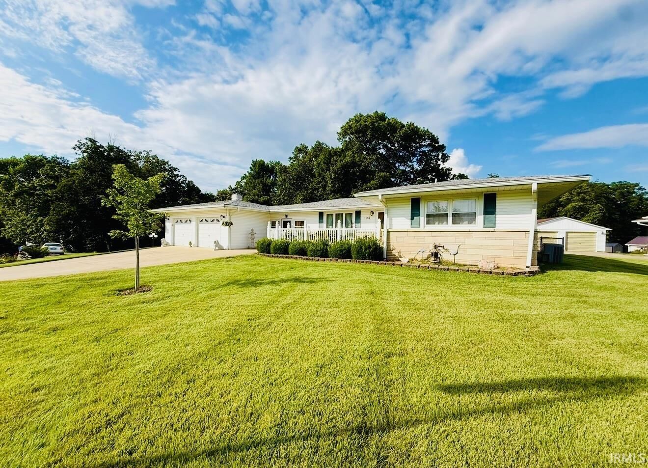 Property Photo:  104 Inman Court  IN 47421 