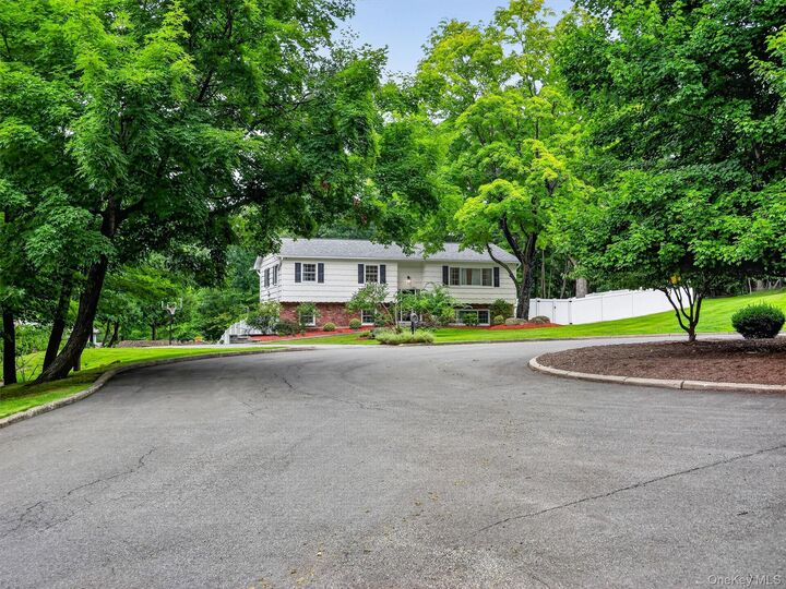 Property Photo:  5 Evan Drive  NY 10956 