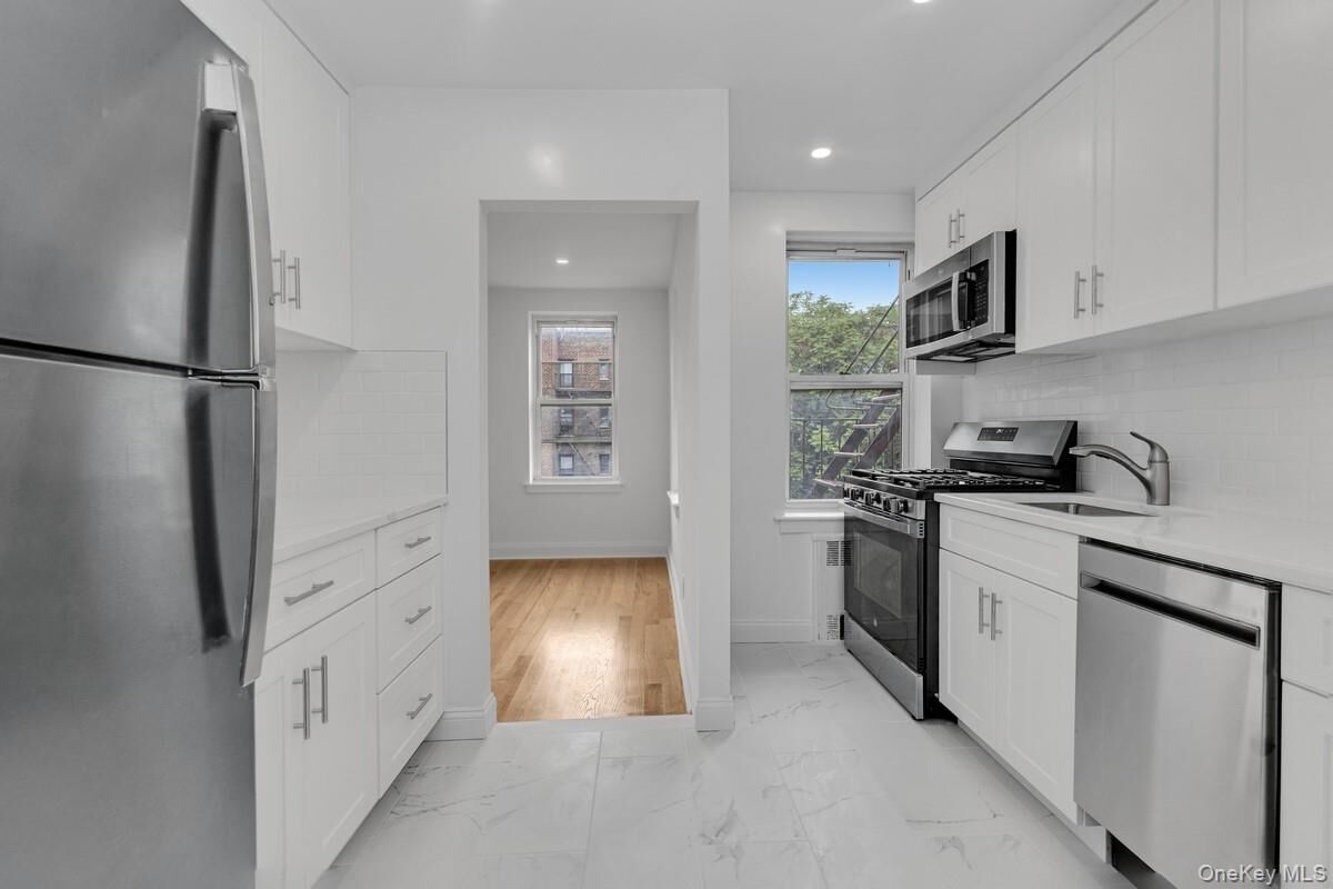 Property Photo:  66-33 Yellowstone Boulevard 5D  NY 11375 