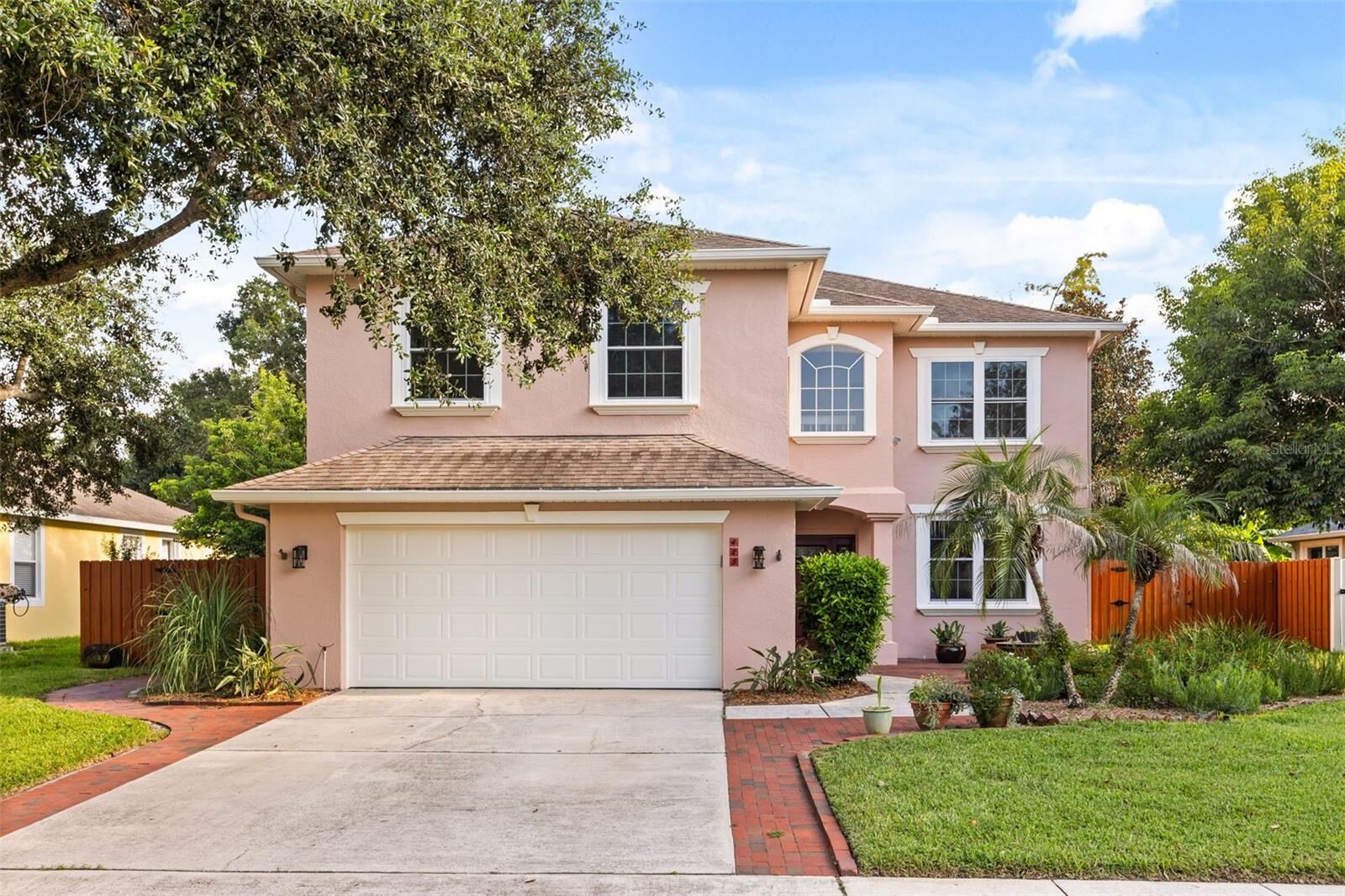 Property Photo: 425 Carriage Way Court FL 32765