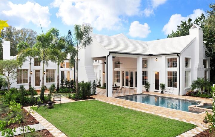 Property Photo:  1740 S Orange Avenue  FL 34239 