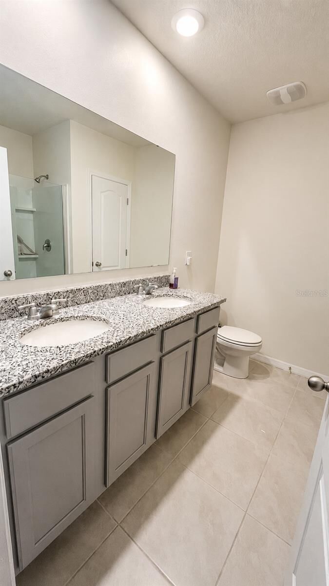 Property Photo:  12424 Bowes Branch Rd  FL 32824 