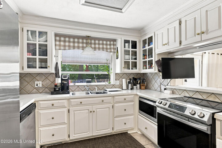 Property Photo: 4514 Eastwood Road MS 39211