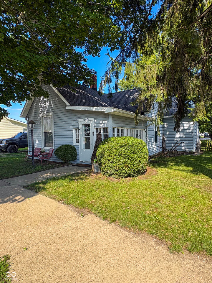Property Photo:  208 N White Street  IN 47384 