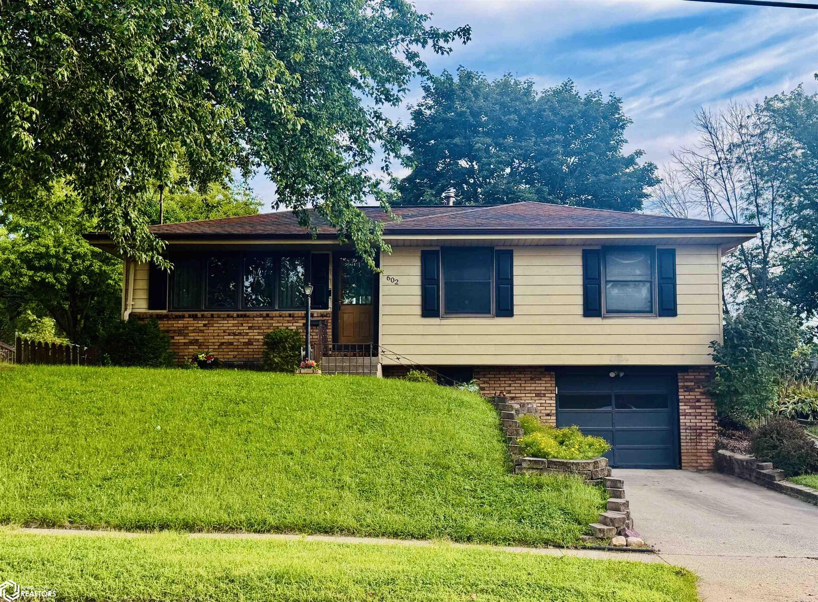 Property Photo: 602 E 18th Street IA 50022