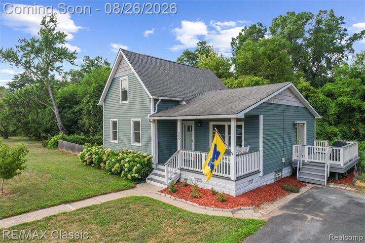 Property Photo: 505 E Columbia MI 48111 3912