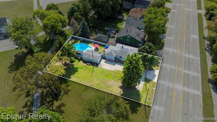 Property Photo: 403 Gratiot Boulevard MI 48040 1171