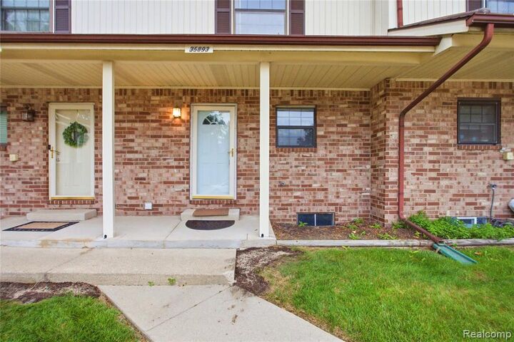 Property Photo:  35893 Castlewood Court  MI 48185 5801 