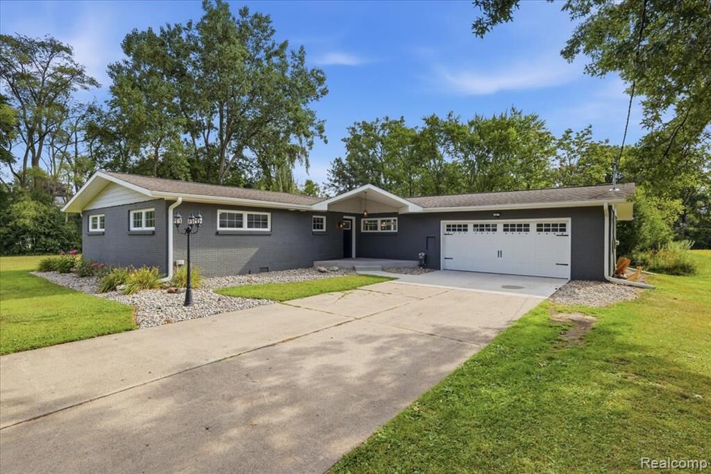 Property Photo:  1360 Hemmeter Road  MI 48638 4623 