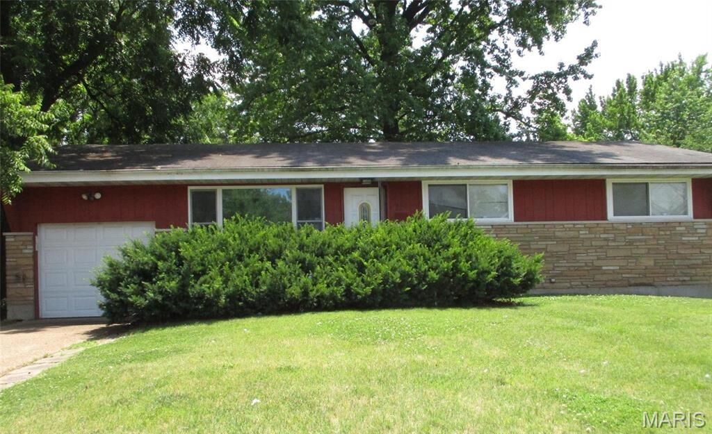 Property Photo: 2318 Gardner Drive MO 63136