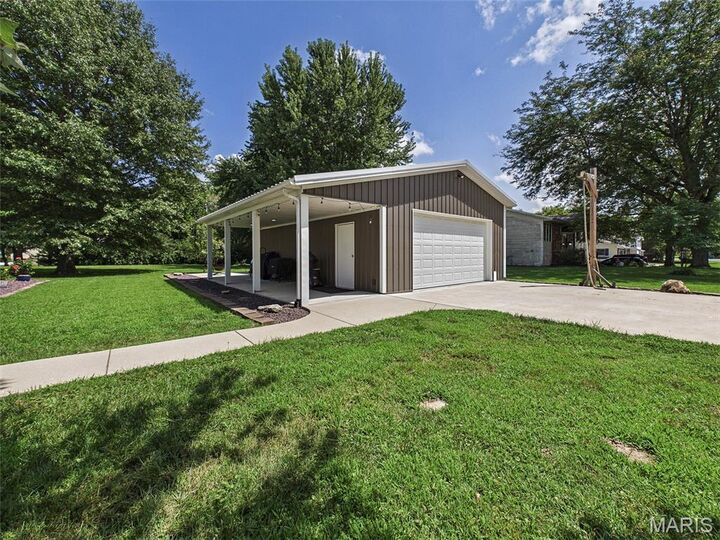 Property Photo: 8504 Country Lane IL 62294