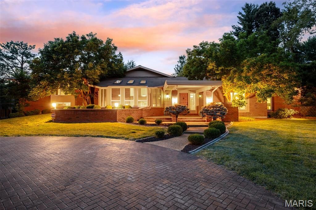 Property Photo: 11441 Ladue Road MO 63141