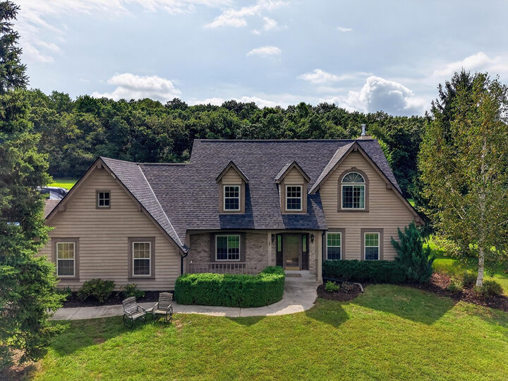 Property Photo: S93w33523 Fieldside Ct WI 53149