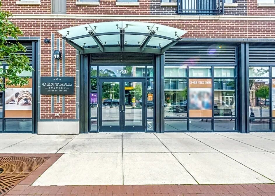Property Photo: 1720 Central Street 211 IL 60201