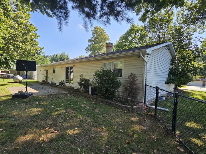Property Photo:  1011 Blueberry Hill Avenue  IL 62864 