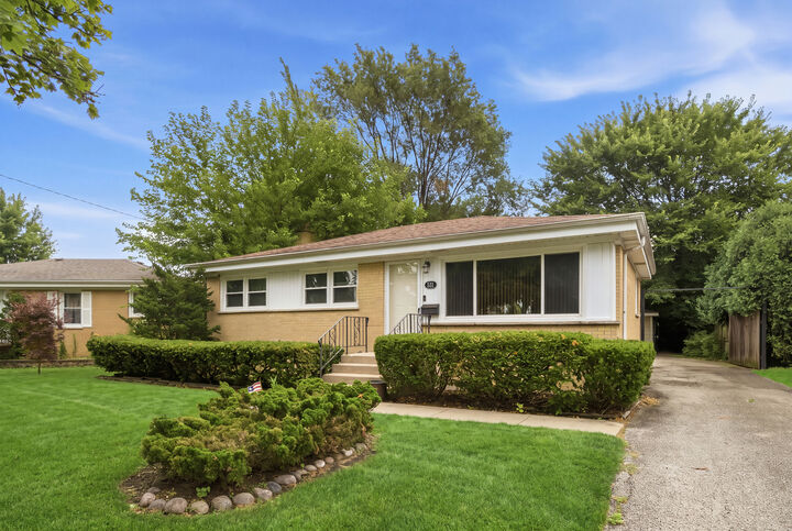 Property Photo: 531 Cambridge Road IL 60016