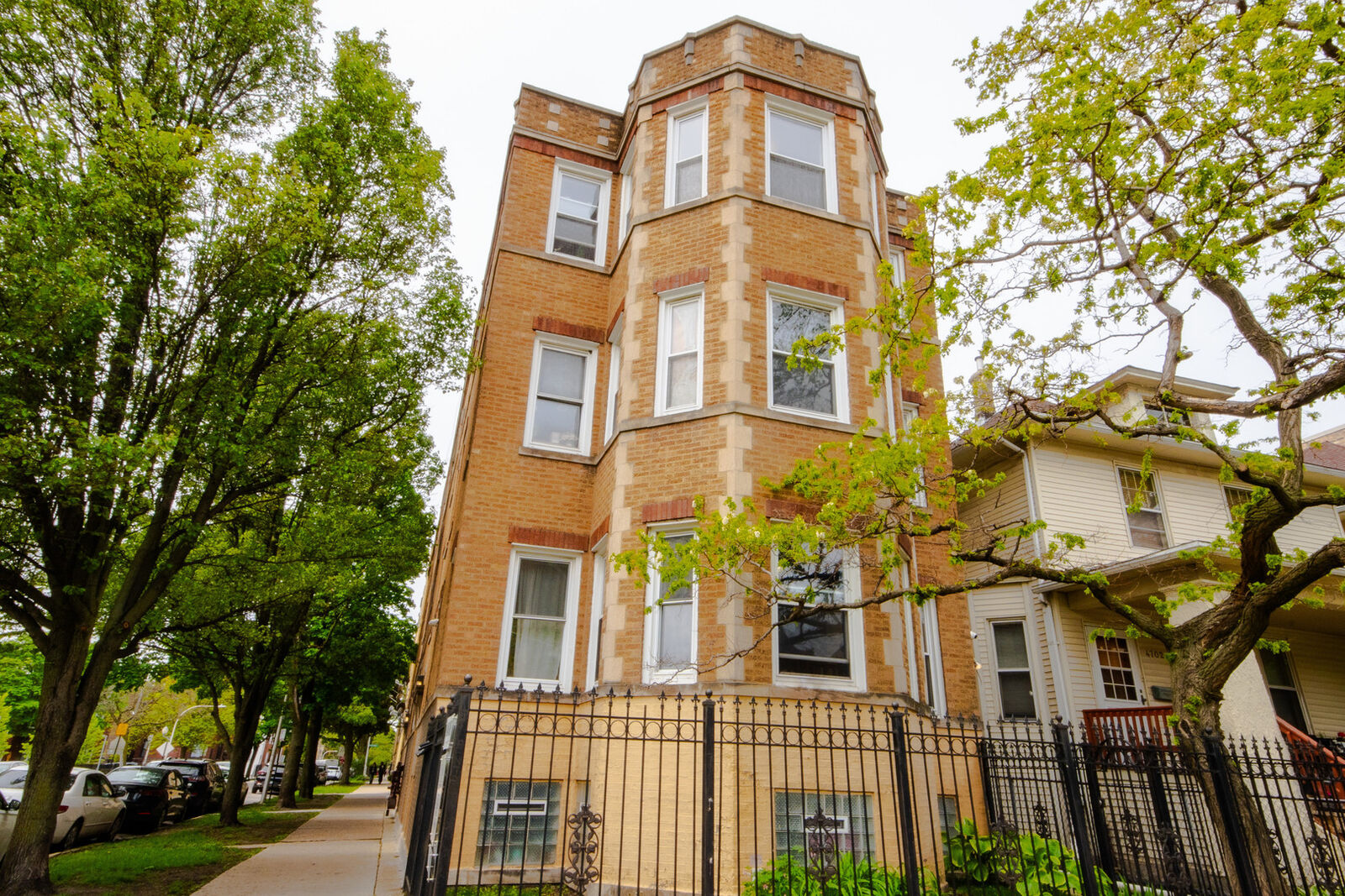 Property Photo:  3434 W Leland Avenue 3E  IL 60625 