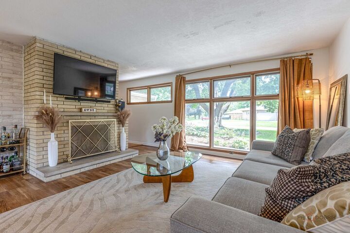 Property Photo: 161 Crestwood Drive IL 60118