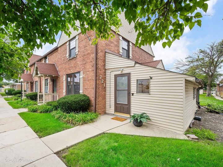 Property Photo:  721 E Maple Avenue  IL 60525 