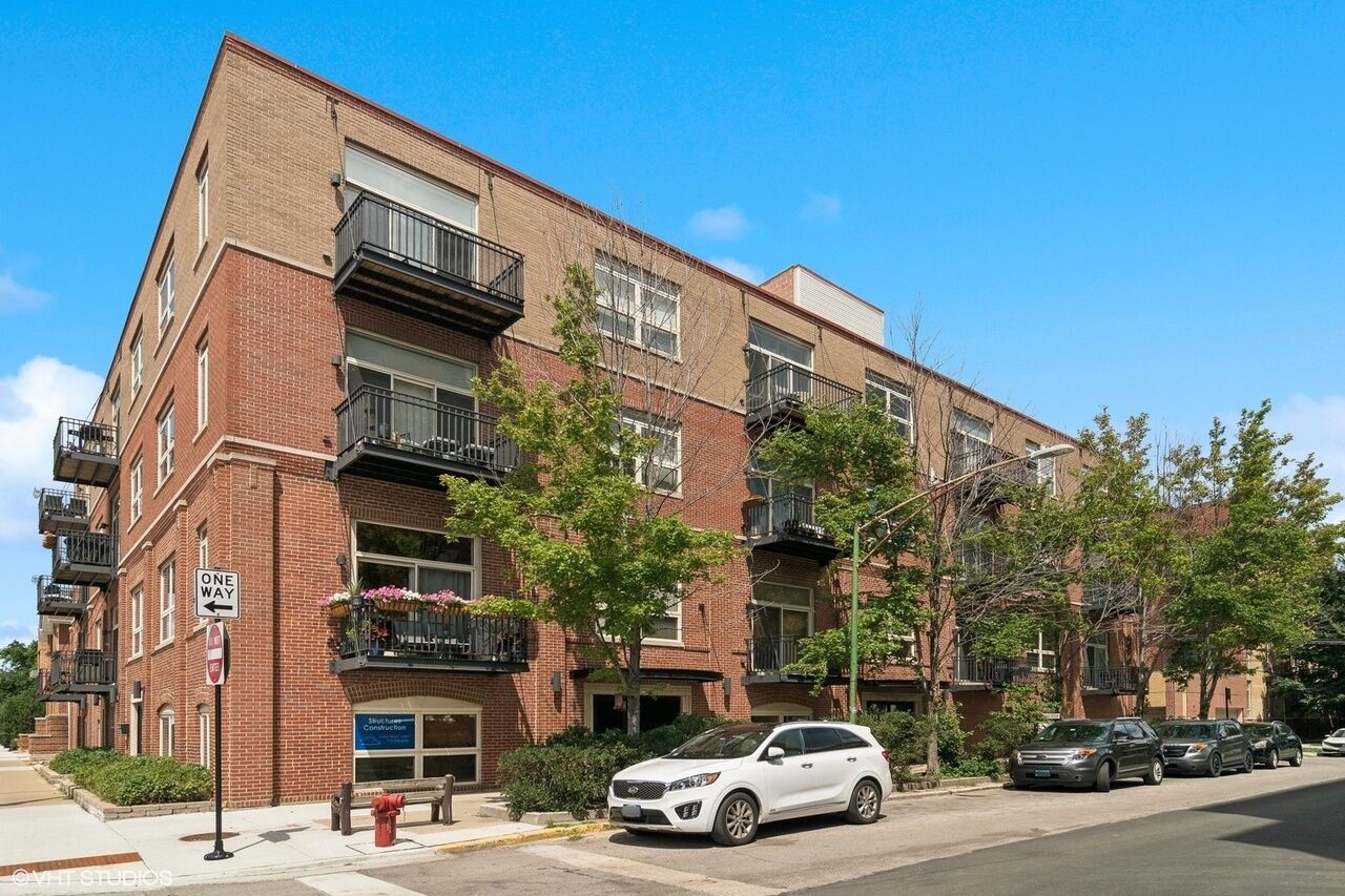Property Photo:  2806 N Oakley Avenue 408  IL 60618 