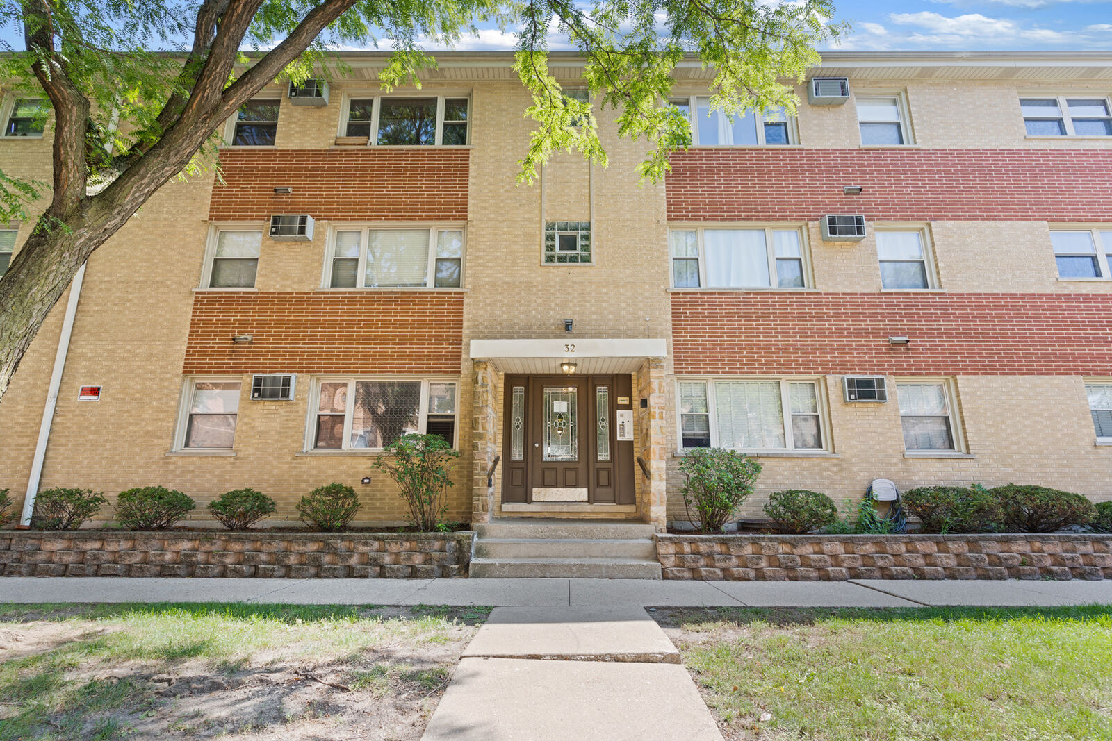Property Photo:  32 Elgin Avenue B2  IL 60130 