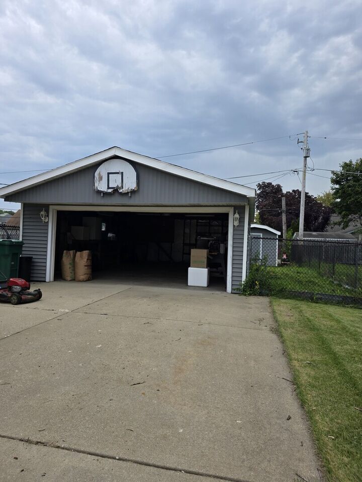 Property Photo: 8225 New Castle Avenue IL 60459