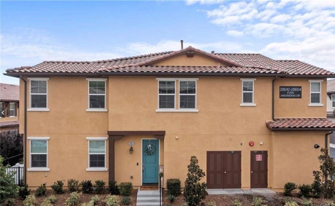 Property Photo:  28654 Jadineras Dr  CA 91354 