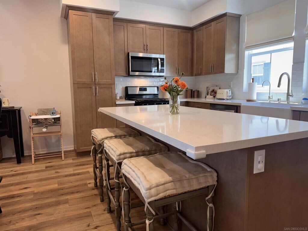 Property Photo:  